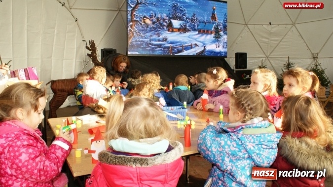 Zdjęcie w galerii na portalu naszraciborz.pl: Biblioteka na jarmarku bożonarodzeniowym wiadomości z regionu