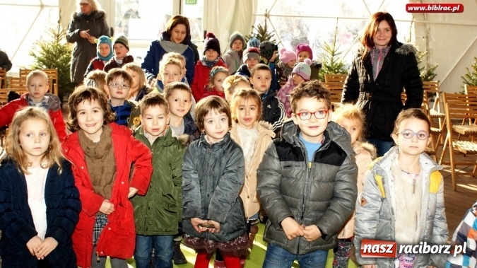 Zdjęcie w galerii na portalu naszraciborz.pl: Biblioteka na jarmarku bożonarodzeniowym wiadomości z regionu