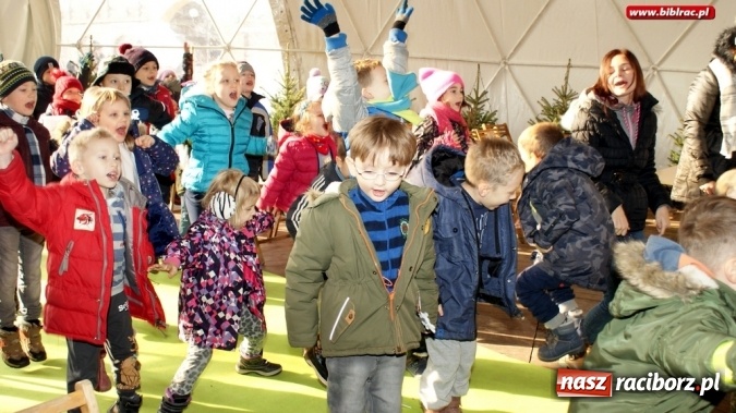 Zdjęcie w galerii na portalu naszraciborz.pl: Biblioteka na jarmarku bożonarodzeniowym wiadomości z regionu
