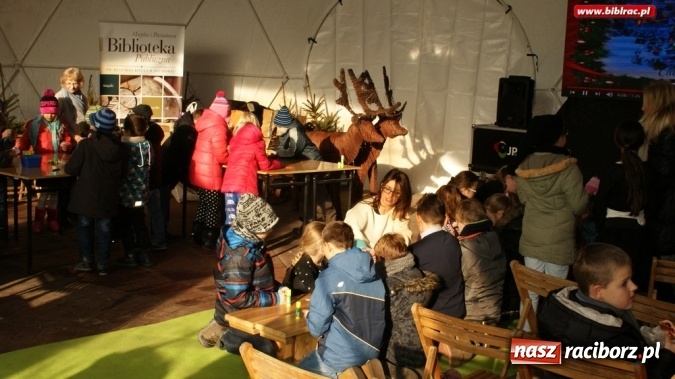 Zdjęcie w galerii na portalu naszraciborz.pl: Biblioteka na jarmarku bożonarodzeniowym wiadomości z regionu
