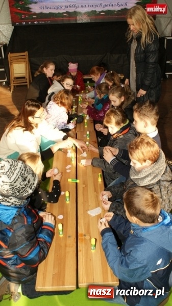 Zdjęcie w galerii na portalu naszraciborz.pl: Biblioteka na jarmarku bożonarodzeniowym wiadomości z regionu