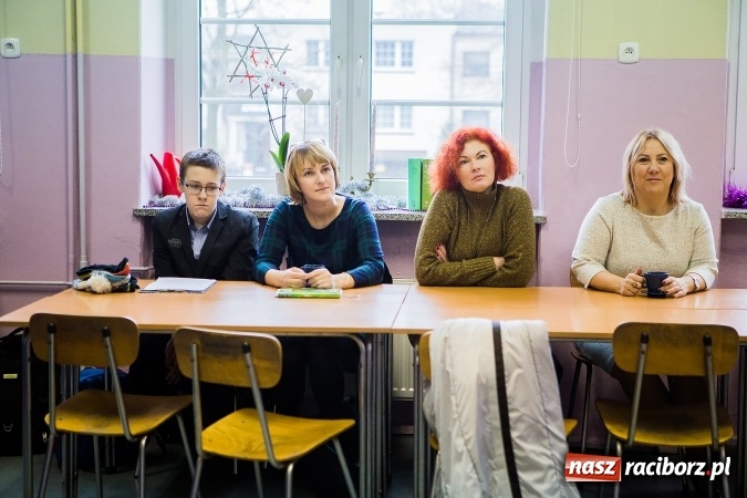 Zdjęcie w galerii na portalu naszraciborz.pl: XVIII Powiatowy Konkurs Wiem wszystko o Mickiewiczu w II LO wiadomości z regionu