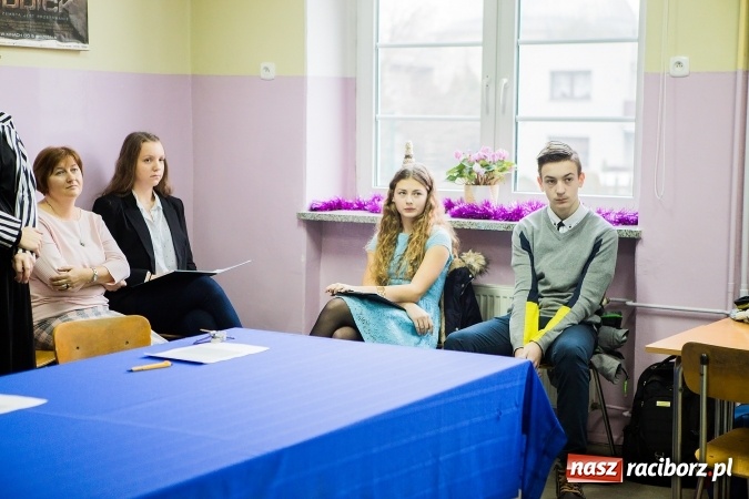 Zdjęcie w galerii na portalu naszraciborz.pl: XVIII Powiatowy Konkurs Wiem wszystko o Mickiewiczu w II LO wiadomości z regionu
