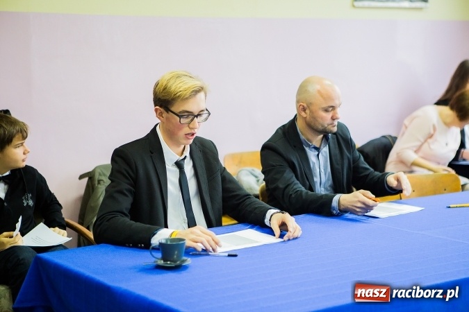 Zdjęcie w galerii na portalu naszraciborz.pl: XVIII Powiatowy Konkurs Wiem wszystko o Mickiewiczu w II LO wiadomości z regionu