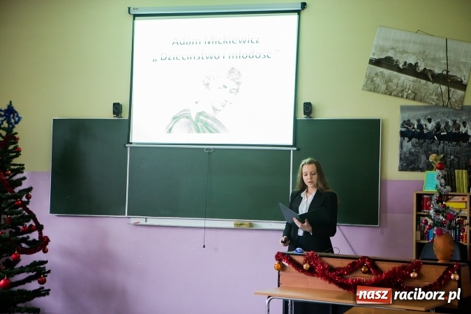 Zdjęcie w galerii na portalu naszraciborz.pl: XVIII Powiatowy Konkurs Wiem wszystko o Mickiewiczu w II LO wiadomości z regionu