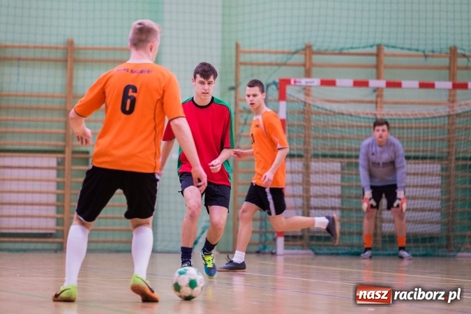Zdjęcie w galerii na portalu naszraciborz.pl: Makroregionalny Turniej Halowej Piłki Nożnej Chłopców Szkół Ponadgimnazjalnych wiadomości z regionu