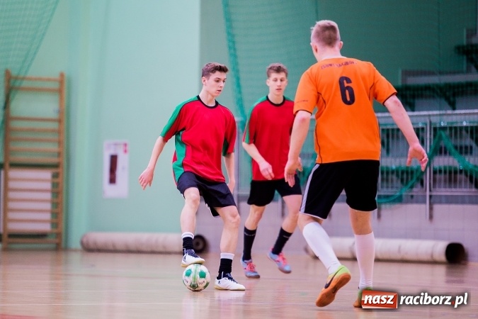 Zdjęcie w galerii na portalu naszraciborz.pl: Makroregionalny Turniej Halowej Piłki Nożnej Chłopców Szkół Ponadgimnazjalnych wiadomości z regionu