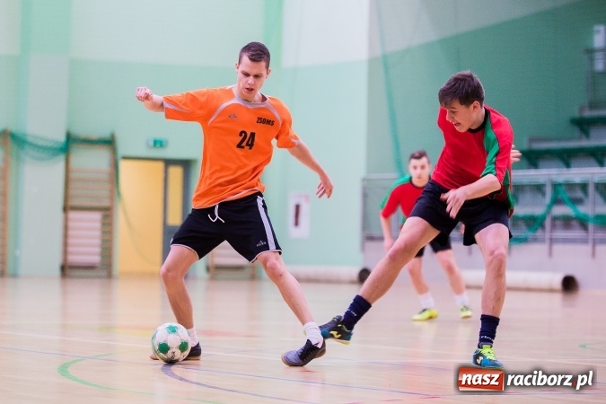 Zdjęcie w galerii na portalu naszraciborz.pl: Makroregionalny Turniej Halowej Piłki Nożnej Chłopców Szkół Ponadgimnazjalnych wiadomości z regionu