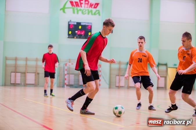 Zdjęcie w galerii na portalu naszraciborz.pl: Makroregionalny Turniej Halowej Piłki Nożnej Chłopców Szkół Ponadgimnazjalnych wiadomości z regionu