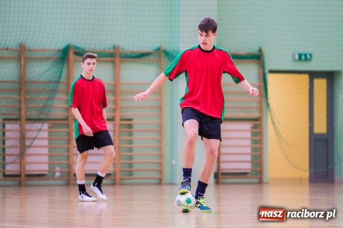 Zdjęcie w galerii na portalu naszraciborz.pl: Makroregionalny Turniej Halowej Piłki Nożnej Chłopców Szkół Ponadgimnazjalnych wiadomości z regionu