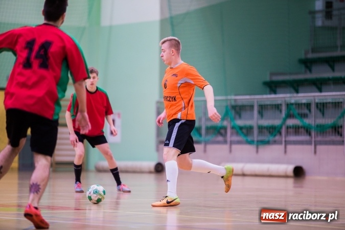 Zdjęcie w galerii na portalu naszraciborz.pl: Makroregionalny Turniej Halowej Piłki Nożnej Chłopców Szkół Ponadgimnazjalnych wiadomości z regionu