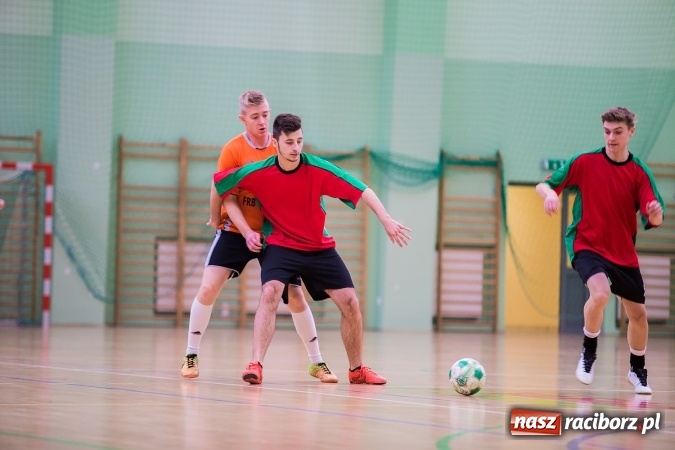 Zdjęcie w galerii na portalu naszraciborz.pl: Makroregionalny Turniej Halowej Piłki Nożnej Chłopców Szkół Ponadgimnazjalnych wiadomości z regionu