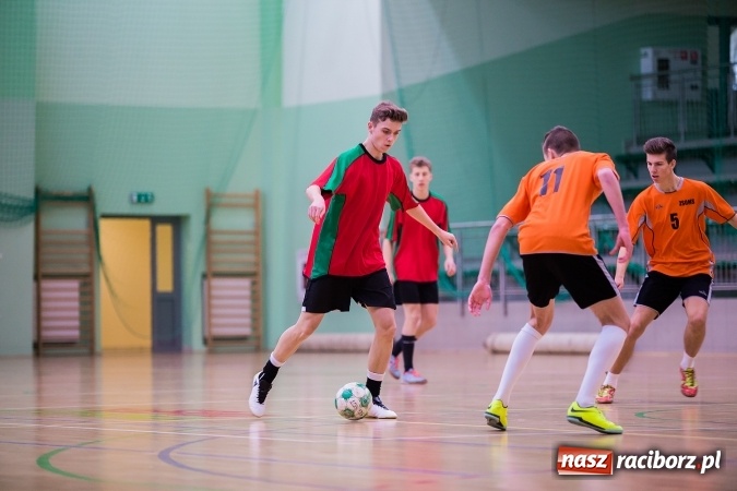 Zdjęcie w galerii na portalu naszraciborz.pl: Makroregionalny Turniej Halowej Piłki Nożnej Chłopców Szkół Ponadgimnazjalnych wiadomości z regionu