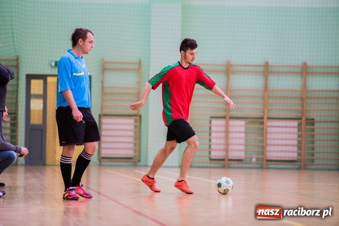 Zdjęcie w galerii na portalu naszraciborz.pl: Makroregionalny Turniej Halowej Piłki Nożnej Chłopców Szkół Ponadgimnazjalnych wiadomości z regionu