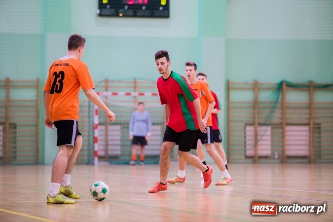 Zdjęcie w galerii na portalu naszraciborz.pl: Makroregionalny Turniej Halowej Piłki Nożnej Chłopców Szkół Ponadgimnazjalnych wiadomości z regionu