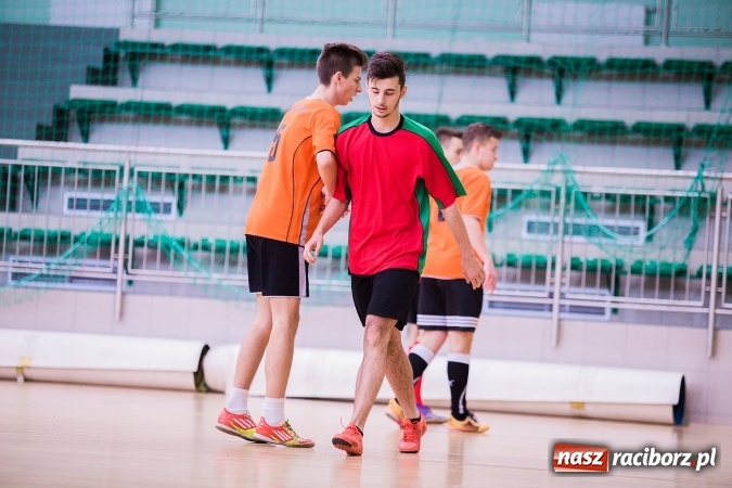 Zdjęcie w galerii na portalu naszraciborz.pl: Makroregionalny Turniej Halowej Piłki Nożnej Chłopców Szkół Ponadgimnazjalnych wiadomości z regionu