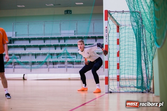 Zdjęcie w galerii na portalu naszraciborz.pl: Makroregionalny Turniej Halowej Piłki Nożnej Chłopców Szkół Ponadgimnazjalnych wiadomości z regionu