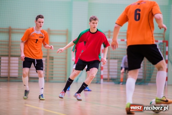 Zdjęcie w galerii na portalu naszraciborz.pl: Makroregionalny Turniej Halowej Piłki Nożnej Chłopców Szkół Ponadgimnazjalnych wiadomości z regionu