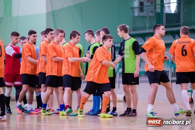 Zdjęcie w galerii na portalu naszraciborz.pl: Makroregionalny Turniej Halowej Piłki Nożnej Chłopców Szkół Ponadgimnazjalnych wiadomości z regionu