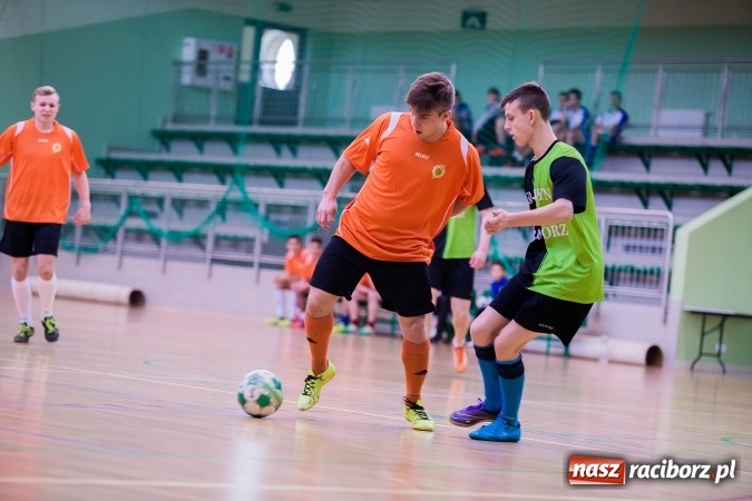Zdjęcie w galerii na portalu naszraciborz.pl: Makroregionalny Turniej Halowej Piłki Nożnej Chłopców Szkół Ponadgimnazjalnych wiadomości z regionu