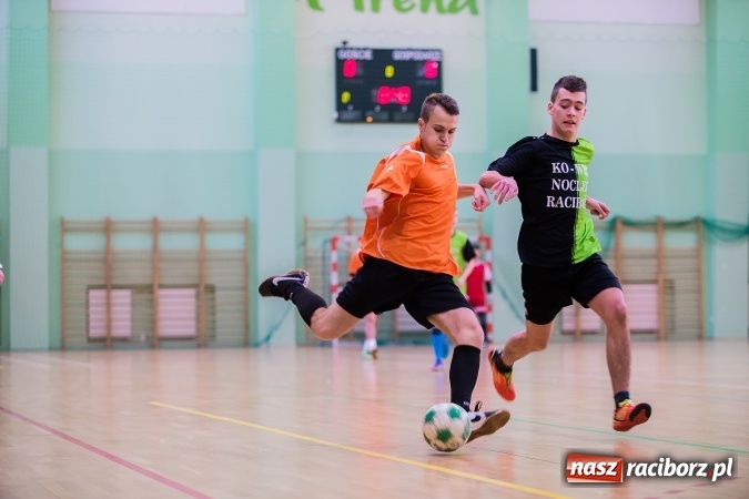 Zdjęcie w galerii na portalu naszraciborz.pl: Makroregionalny Turniej Halowej Piłki Nożnej Chłopców Szkół Ponadgimnazjalnych wiadomości z regionu