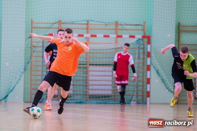 Zdjęcie w galerii na portalu naszraciborz.pl: Makroregionalny Turniej Halowej Piłki Nożnej Chłopców Szkół Ponadgimnazjalnych wiadomości z regionu
