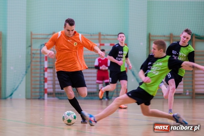 Zdjęcie w galerii na portalu naszraciborz.pl: Makroregionalny Turniej Halowej Piłki Nożnej Chłopców Szkół Ponadgimnazjalnych wiadomości z regionu