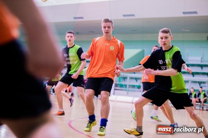 Zdjęcie w galerii na portalu naszraciborz.pl: Makroregionalny Turniej Halowej Piłki Nożnej Chłopców Szkół Ponadgimnazjalnych wiadomości z regionu