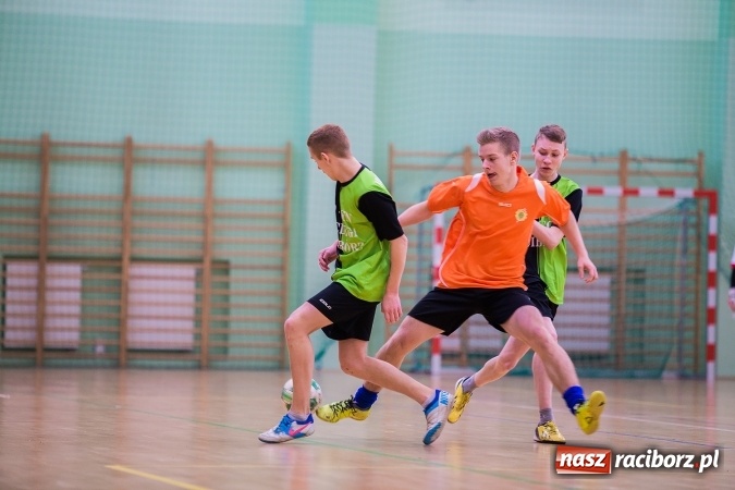 Zdjęcie w galerii na portalu naszraciborz.pl: Makroregionalny Turniej Halowej Piłki Nożnej Chłopców Szkół Ponadgimnazjalnych wiadomości z regionu