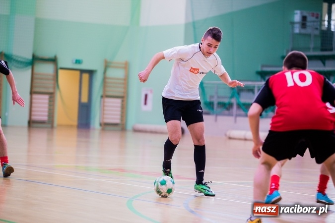 Zdjęcie w galerii na portalu naszraciborz.pl: Makroregionalny Turniej Halowej Piłki Nożnej Chłopców Szkół Ponadgimnazjalnych wiadomości z regionu