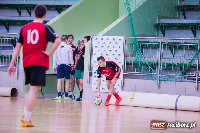 Zdjęcie w galerii na portalu naszraciborz.pl: Makroregionalny Turniej Halowej Piłki Nożnej Chłopców Szkół Ponadgimnazjalnych wiadomości z regionu