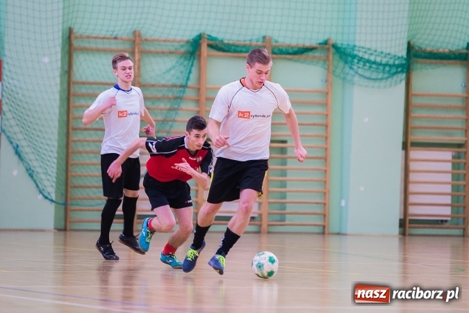 Zdjęcie w galerii na portalu naszraciborz.pl: Makroregionalny Turniej Halowej Piłki Nożnej Chłopców Szkół Ponadgimnazjalnych wiadomości z regionu