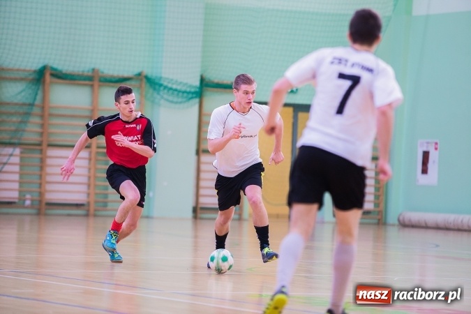 Zdjęcie w galerii na portalu naszraciborz.pl: Makroregionalny Turniej Halowej Piłki Nożnej Chłopców Szkół Ponadgimnazjalnych wiadomości z regionu