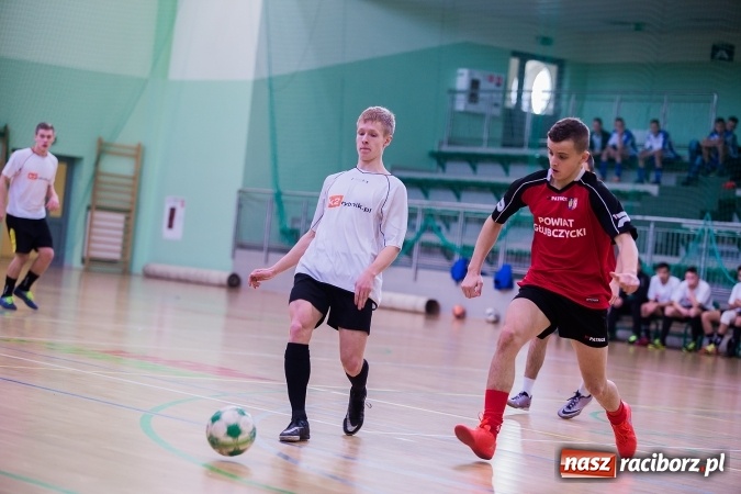 Zdjęcie w galerii na portalu naszraciborz.pl: Makroregionalny Turniej Halowej Piłki Nożnej Chłopców Szkół Ponadgimnazjalnych wiadomości z regionu