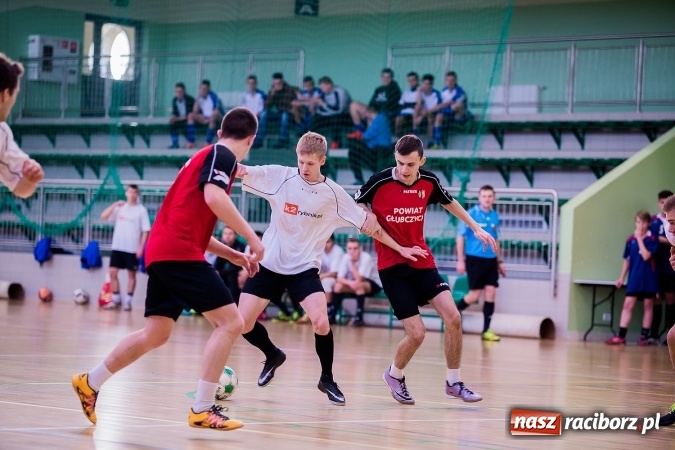 Zdjęcie w galerii na portalu naszraciborz.pl: Makroregionalny Turniej Halowej Piłki Nożnej Chłopców Szkół Ponadgimnazjalnych wiadomości z regionu