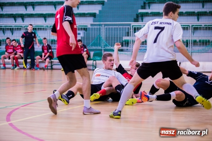 Zdjęcie w galerii na portalu naszraciborz.pl: Makroregionalny Turniej Halowej Piłki Nożnej Chłopców Szkół Ponadgimnazjalnych wiadomości z regionu