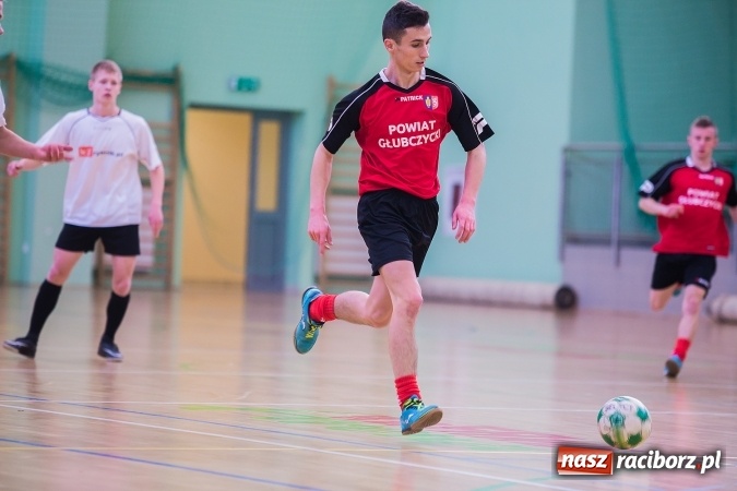 Zdjęcie w galerii na portalu naszraciborz.pl: Makroregionalny Turniej Halowej Piłki Nożnej Chłopców Szkół Ponadgimnazjalnych wiadomości z regionu