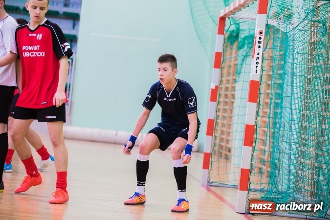 Zdjęcie w galerii na portalu naszraciborz.pl: Makroregionalny Turniej Halowej Piłki Nożnej Chłopców Szkół Ponadgimnazjalnych wiadomości z regionu