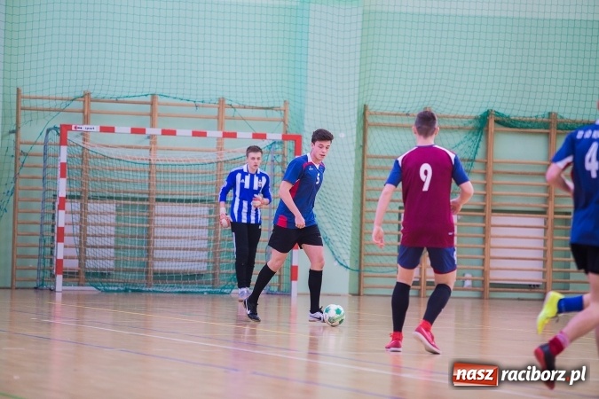 Zdjęcie w galerii na portalu naszraciborz.pl: Makroregionalny Turniej Halowej Piłki Nożnej Chłopców Szkół Ponadgimnazjalnych wiadomości z regionu
