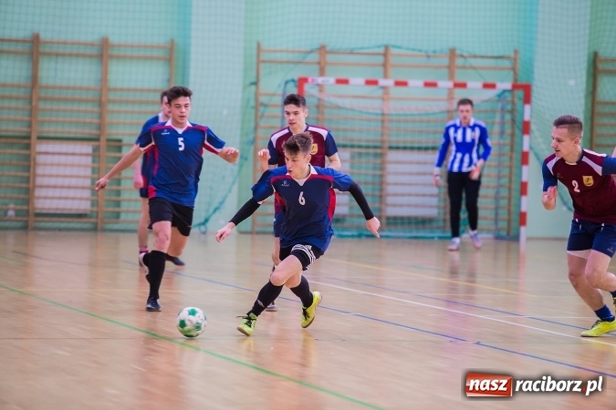 Zdjęcie w galerii na portalu naszraciborz.pl: Makroregionalny Turniej Halowej Piłki Nożnej Chłopców Szkół Ponadgimnazjalnych wiadomości z regionu