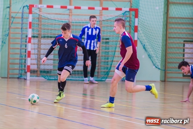 Zdjęcie w galerii na portalu naszraciborz.pl: Makroregionalny Turniej Halowej Piłki Nożnej Chłopców Szkół Ponadgimnazjalnych wiadomości z regionu