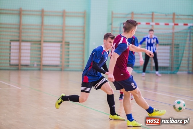 Zdjęcie w galerii na portalu naszraciborz.pl: Makroregionalny Turniej Halowej Piłki Nożnej Chłopców Szkół Ponadgimnazjalnych wiadomości z regionu