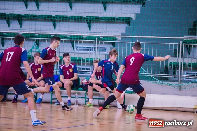 Zdjęcie w galerii na portalu naszraciborz.pl: Makroregionalny Turniej Halowej Piłki Nożnej Chłopców Szkół Ponadgimnazjalnych wiadomości z regionu