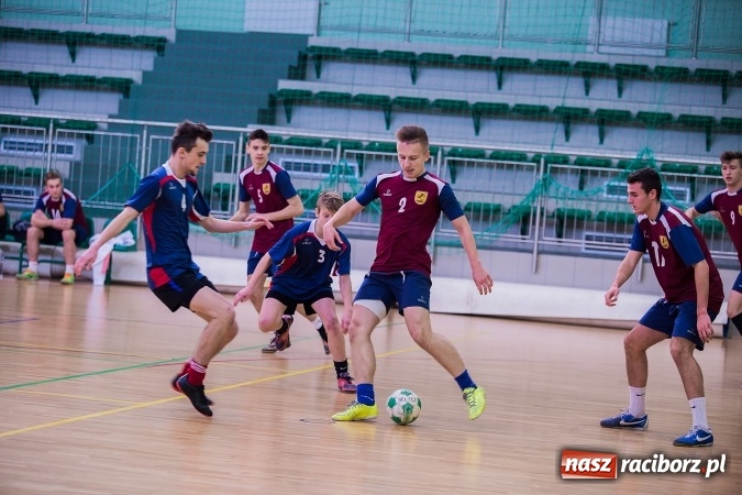 Zdjęcie w galerii na portalu naszraciborz.pl: Makroregionalny Turniej Halowej Piłki Nożnej Chłopców Szkół Ponadgimnazjalnych wiadomości z regionu