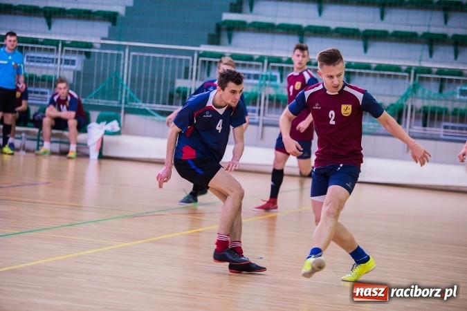 Zdjęcie w galerii na portalu naszraciborz.pl: Makroregionalny Turniej Halowej Piłki Nożnej Chłopców Szkół Ponadgimnazjalnych wiadomości z regionu