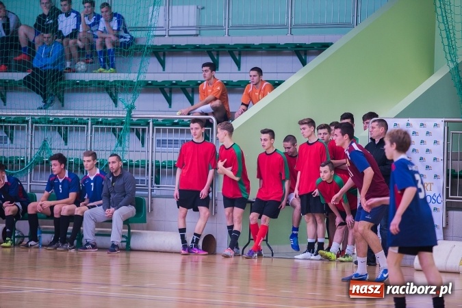 Zdjęcie w galerii na portalu naszraciborz.pl: Makroregionalny Turniej Halowej Piłki Nożnej Chłopców Szkół Ponadgimnazjalnych wiadomości z regionu