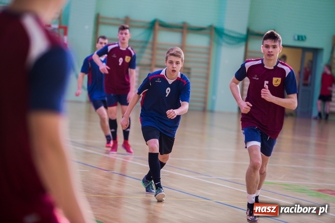 Zdjęcie w galerii na portalu naszraciborz.pl: Makroregionalny Turniej Halowej Piłki Nożnej Chłopców Szkół Ponadgimnazjalnych wiadomości z regionu