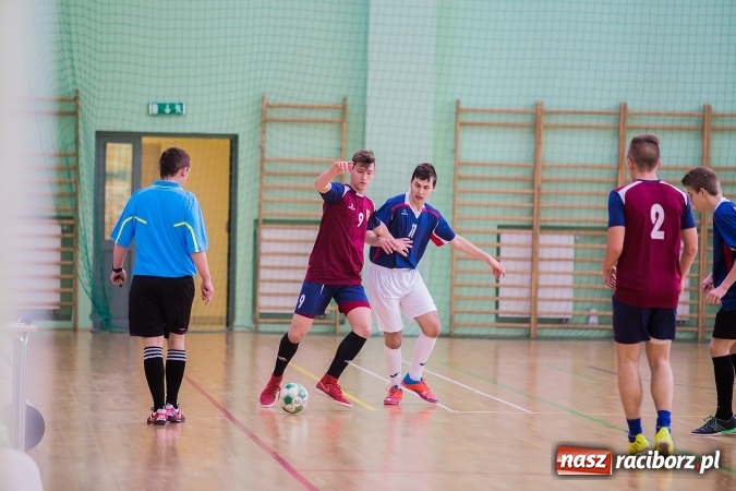 Zdjęcie w galerii na portalu naszraciborz.pl: Makroregionalny Turniej Halowej Piłki Nożnej Chłopców Szkół Ponadgimnazjalnych wiadomości z regionu