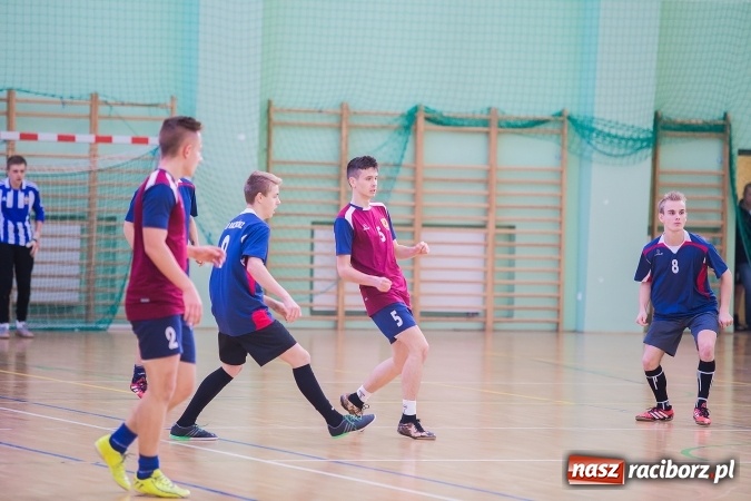 Zdjęcie w galerii na portalu naszraciborz.pl: Makroregionalny Turniej Halowej Piłki Nożnej Chłopców Szkół Ponadgimnazjalnych wiadomości z regionu