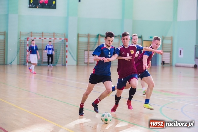 Zdjęcie w galerii na portalu naszraciborz.pl: Makroregionalny Turniej Halowej Piłki Nożnej Chłopców Szkół Ponadgimnazjalnych wiadomości z regionu
